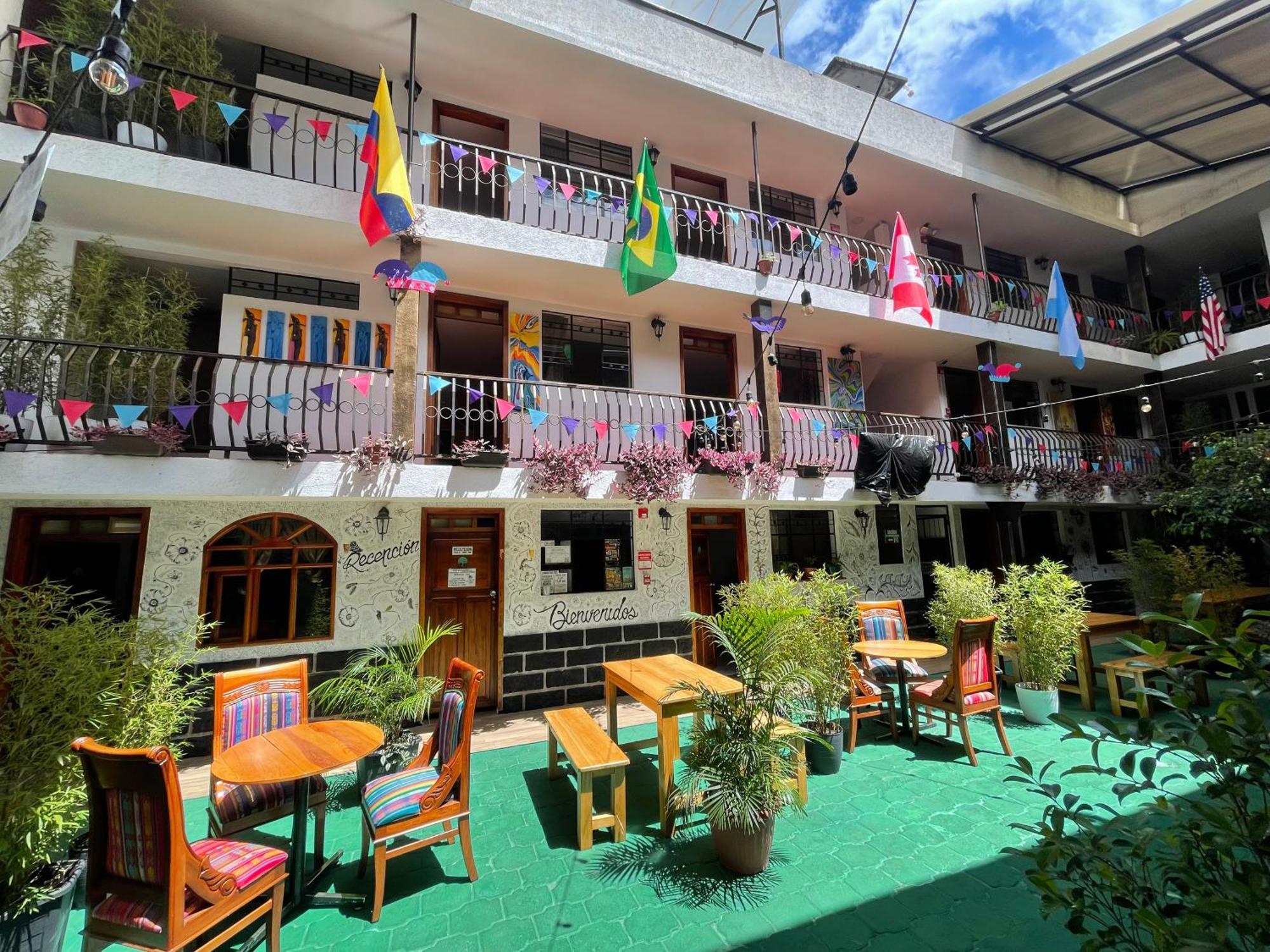 El Jardin Escondido Party Hostel Banos  Ngoại thất bức ảnh