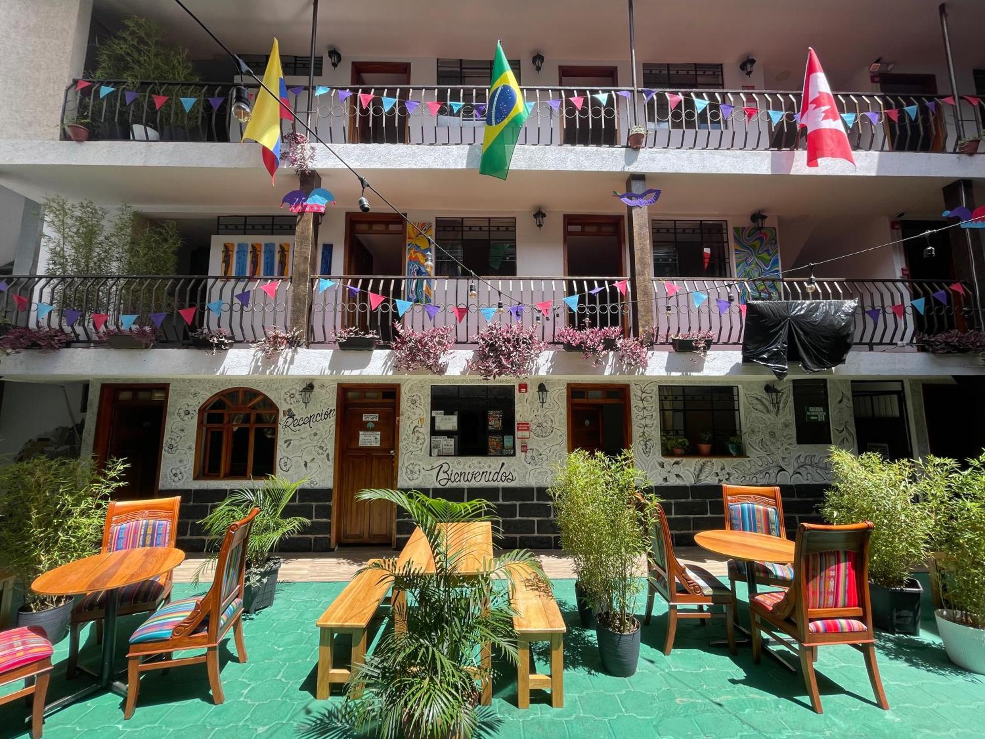 El Jardin Escondido Party Hostel Banos  Ngoại thất bức ảnh