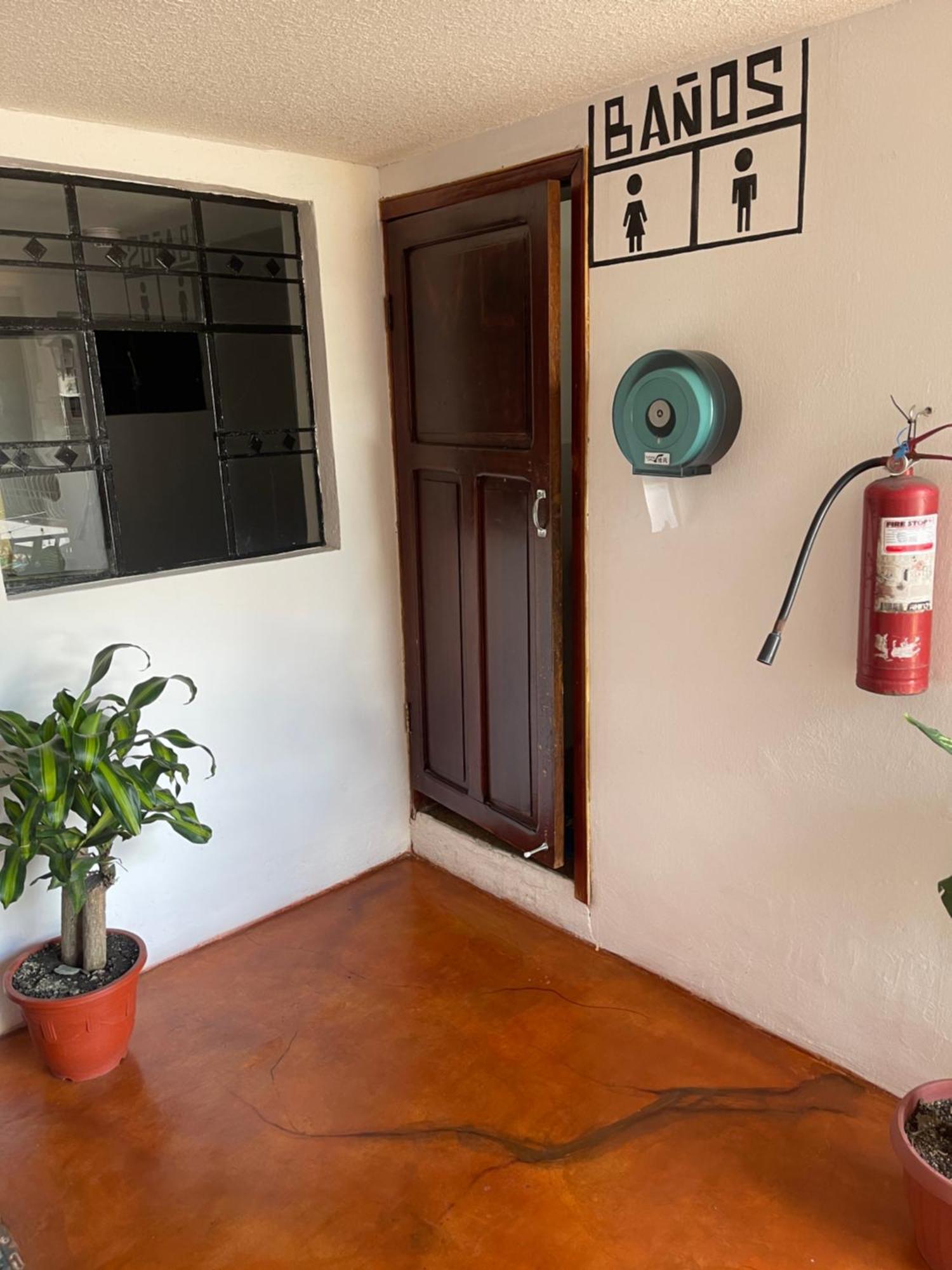 El Jardin Escondido Party Hostel Banos  Ngoại thất bức ảnh