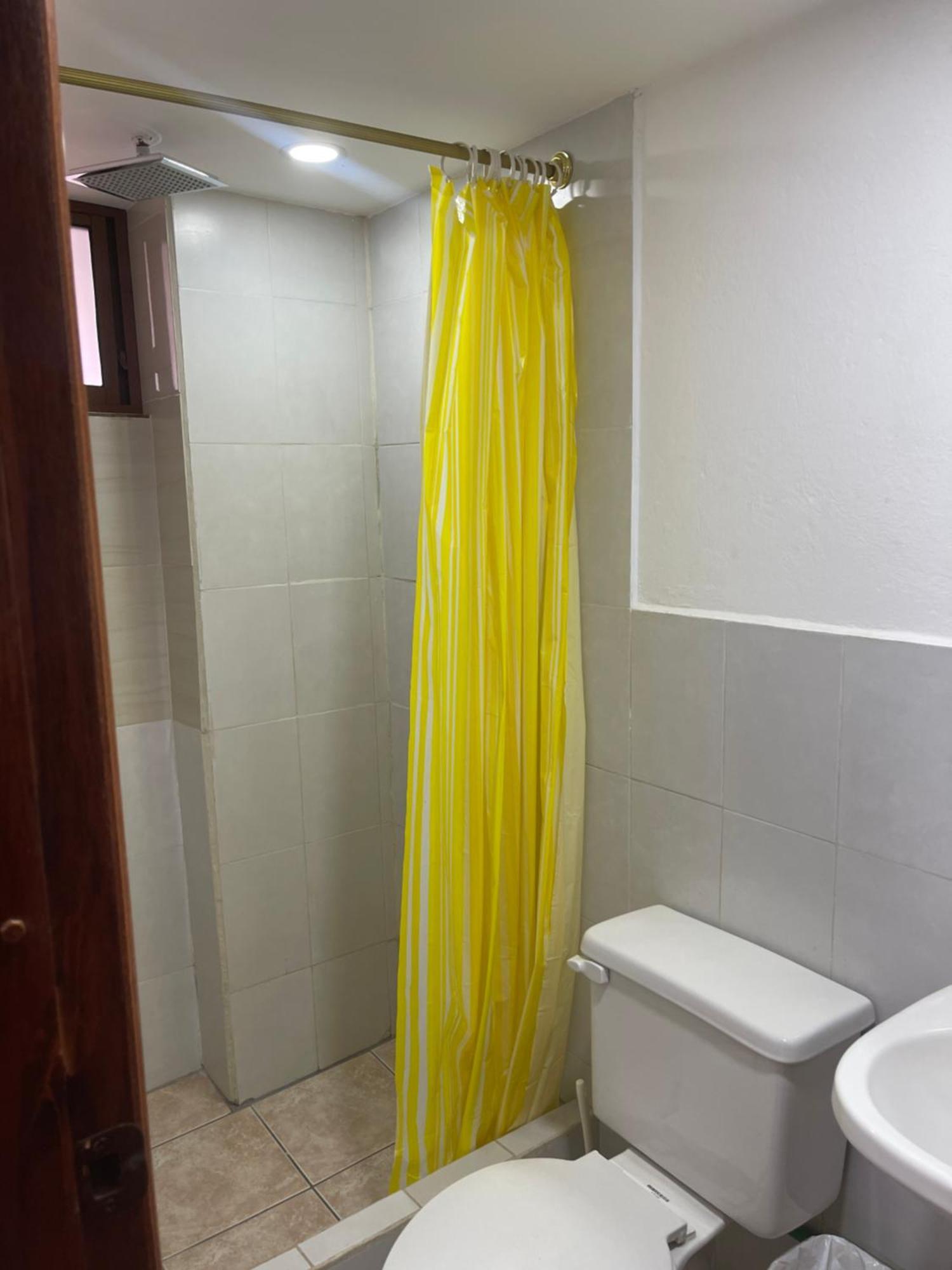 El Jardin Escondido Party Hostel Banos  Ngoại thất bức ảnh