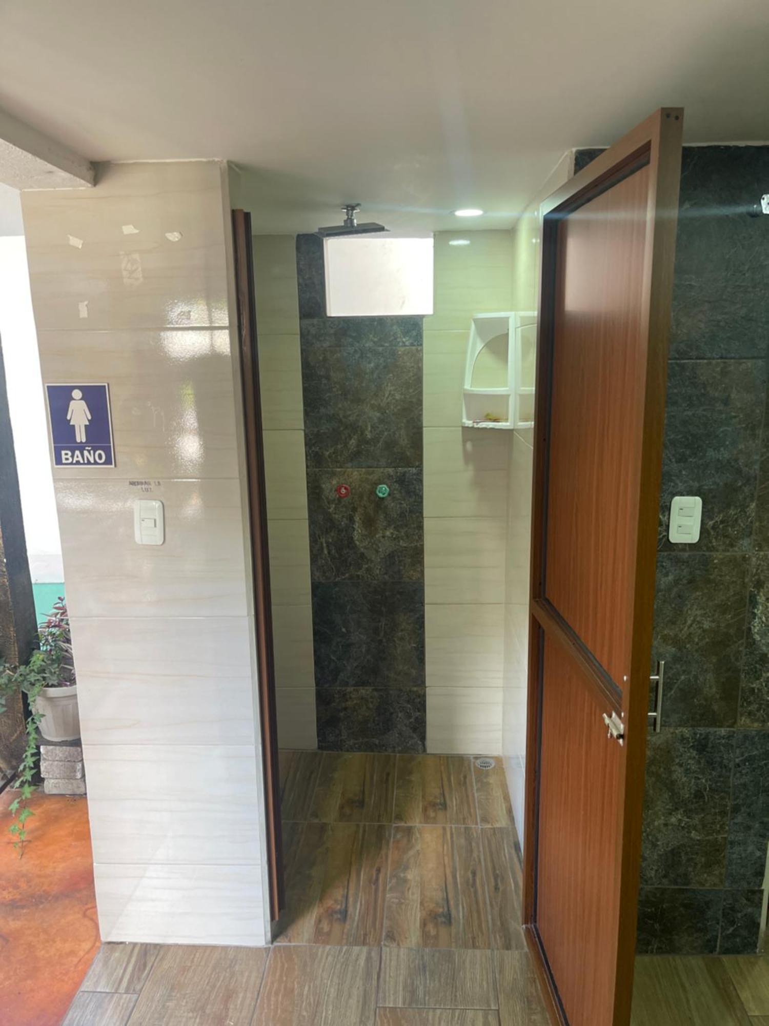 El Jardin Escondido Party Hostel Banos  Ngoại thất bức ảnh